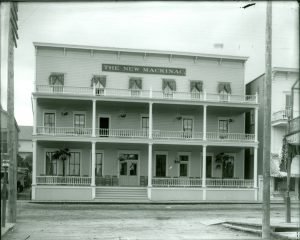 This view, from about 1910 shows how the original turned porch columns had been replaced by Doric-style columns.